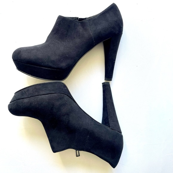 Marc Fisher booties. - Picture 2 of 6